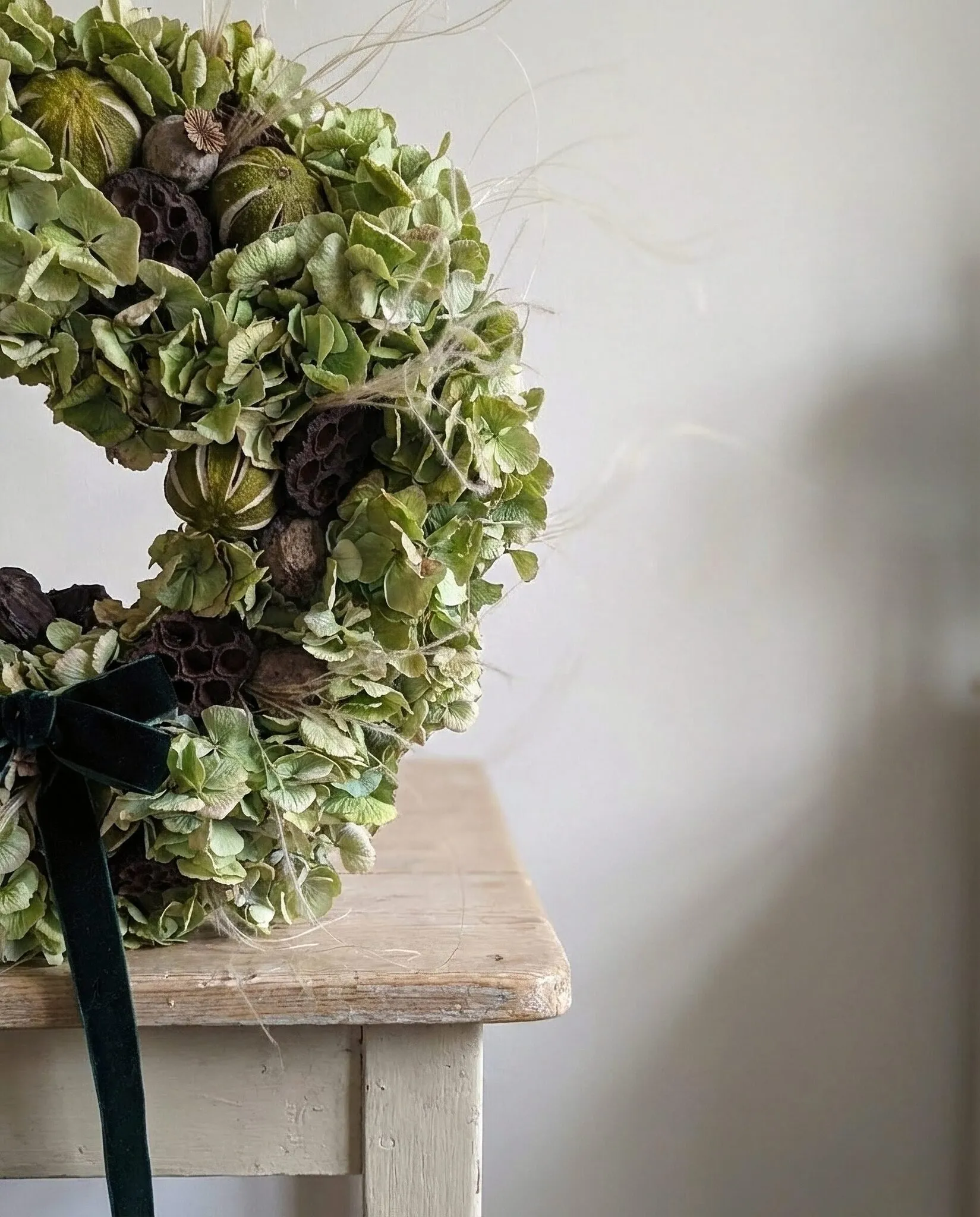 Natural green hydrangea Christmas wreath with lotus pods, poppy pods and preserved green oranges with velvet bow handmade in London - image 2